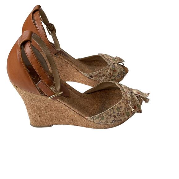 Unisa Wedge Floral Cork Peep Toe Neutral Tan 7 GUC - Picture 10 of 10